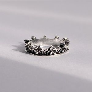 Silver renaissance crown band Knuckle ring size 3